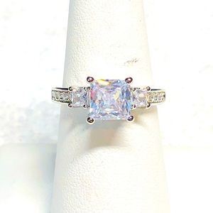 💍💎Princess ring, sterling silver -square cute stones three across-NEW